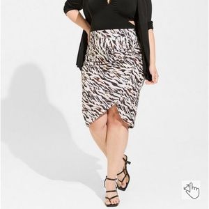 NWT Torrid Midi Studio Knit Side Knot Skirt